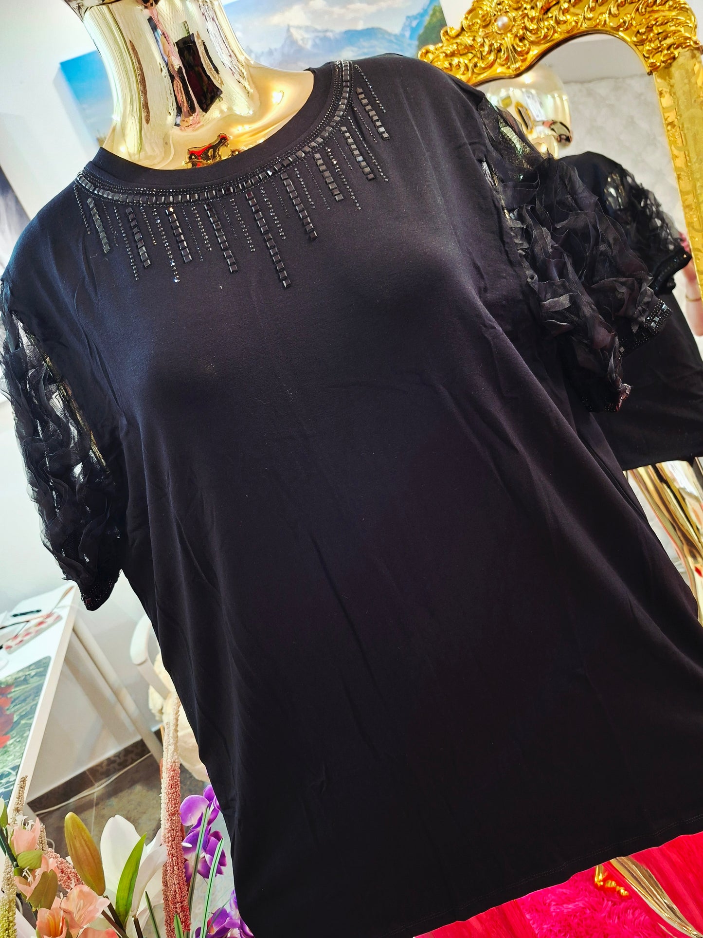 LUXUSNÁ ELEGANTNÁ TUNIKA S TYLOVÝMI RUKÁVMI A ZIRKÓNMI
Táto nádherná tunika je presne ten kúsok, v ktorom sa budete cítiť ako dáma 💎