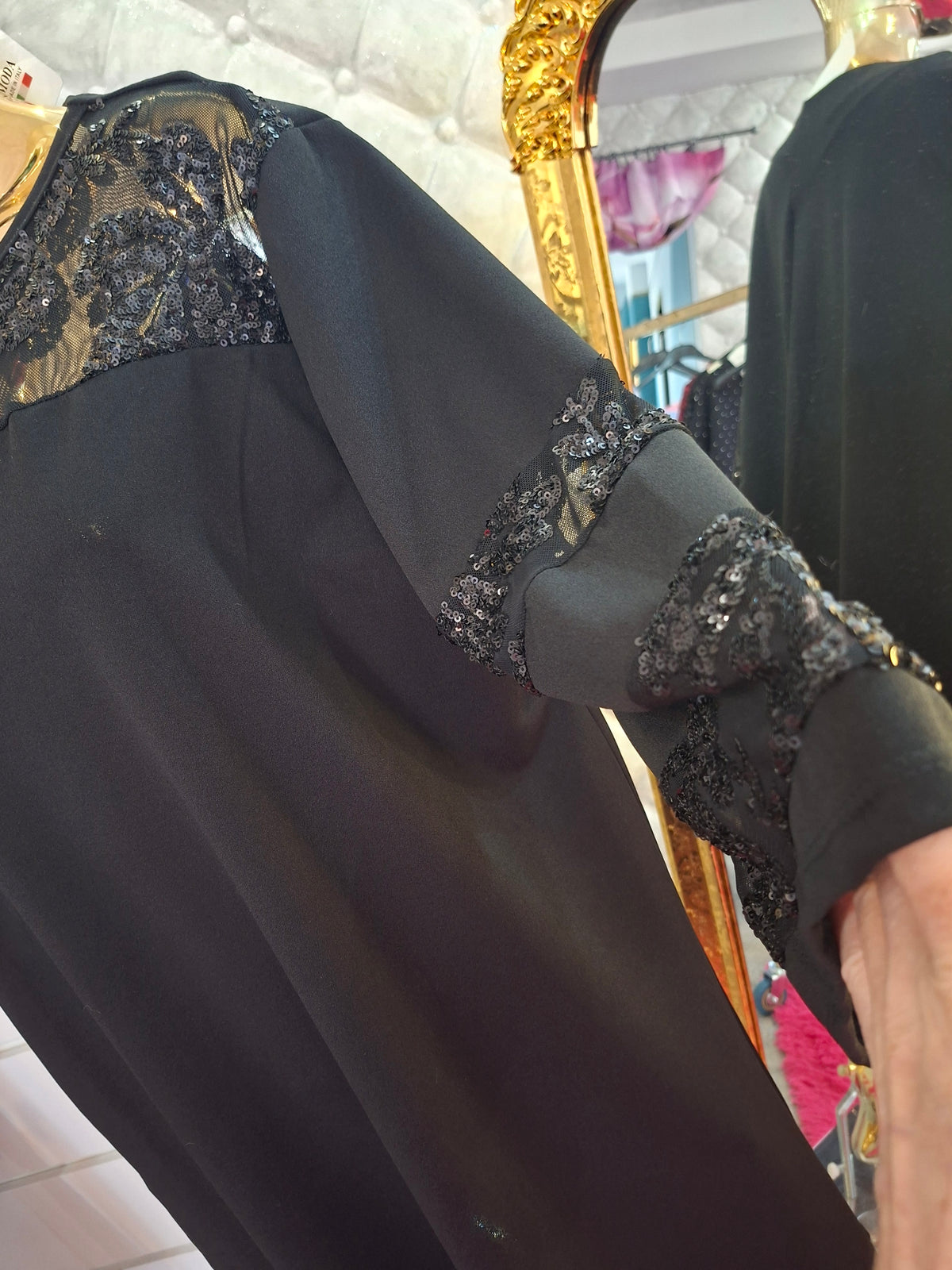 ✨🖤 SVIATOČNÉ ELEGANTNÉ ŠATY PRE BACUĽKY 🖤✨
Dámy, toto sú šaty, v ktorých budete neprehliadnuteľná
