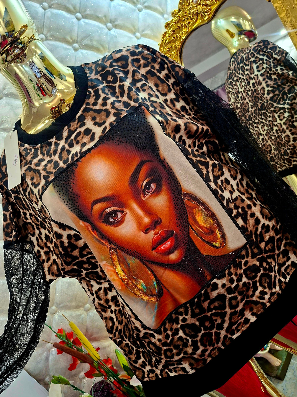 🐆🖤 EXTRAVAGANTNÁ BAVLNENÁ TUNIKA S ČIPKOVANÝMI RUKÁVMI A ZIRKÓNMI 🖤🐆
😍 Dámy, toto je naozaj poriadne vypeckovaný model! ❤️