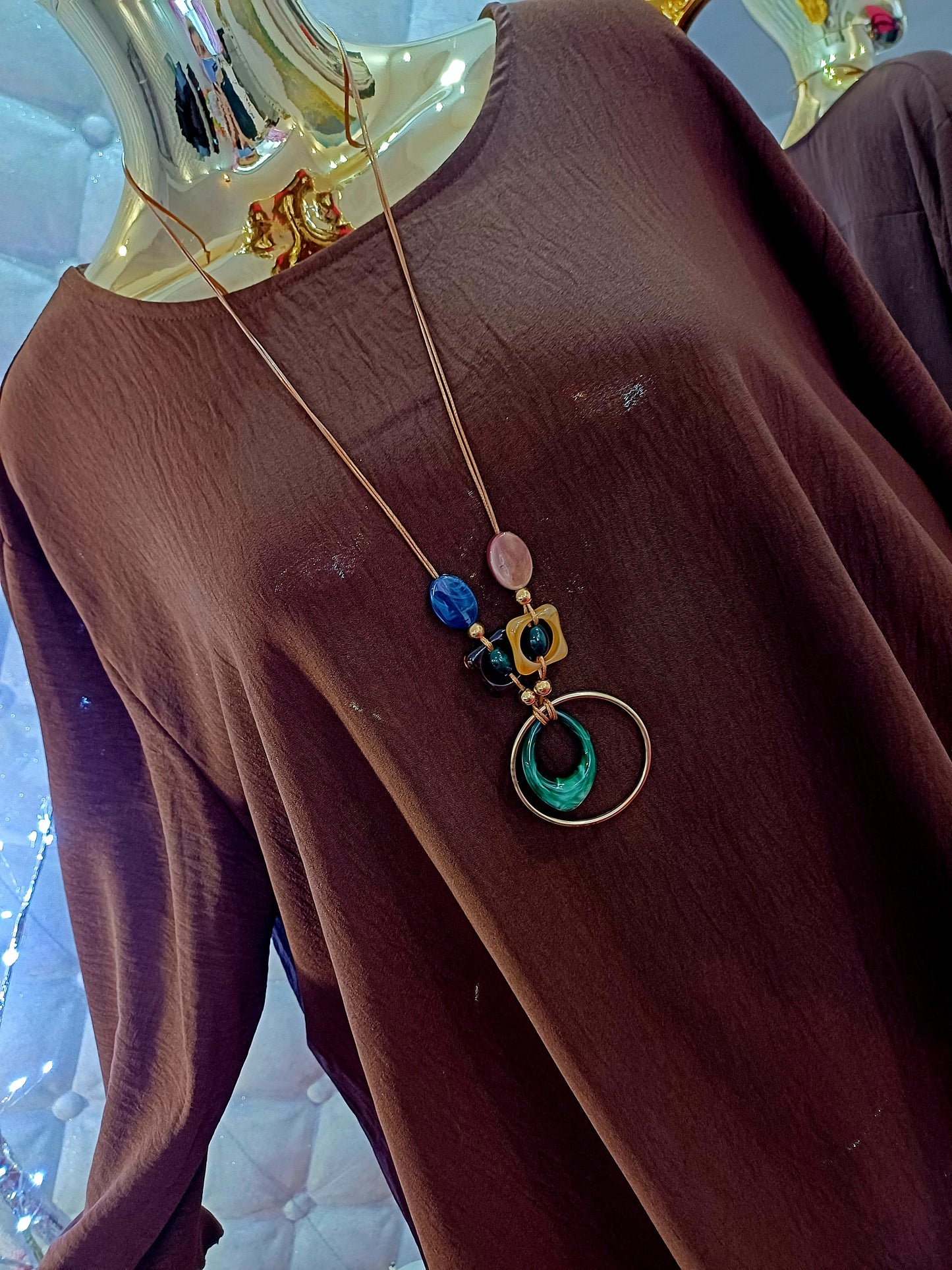 Elegantná čokoládová tunika💞Rukávy sú zdobené jemnými volánikmi, ktoré dodávajú kúsok romantiky a sofistikovanosti💞💞