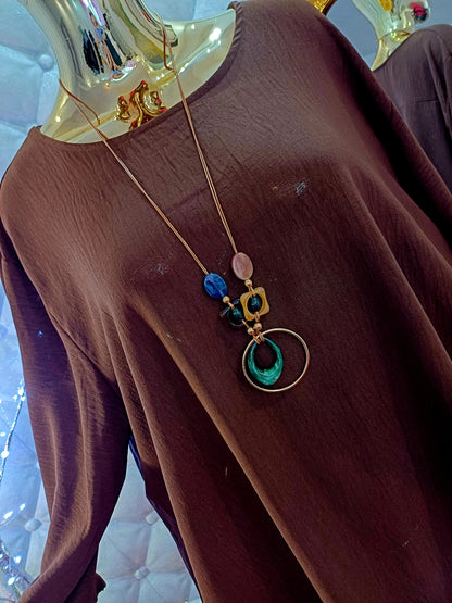 Elegantná čokoládová tunika💞Rukávy sú zdobené jemnými volánikmi, ktoré dodávajú kúsok romantiky a sofistikovanosti💞💞