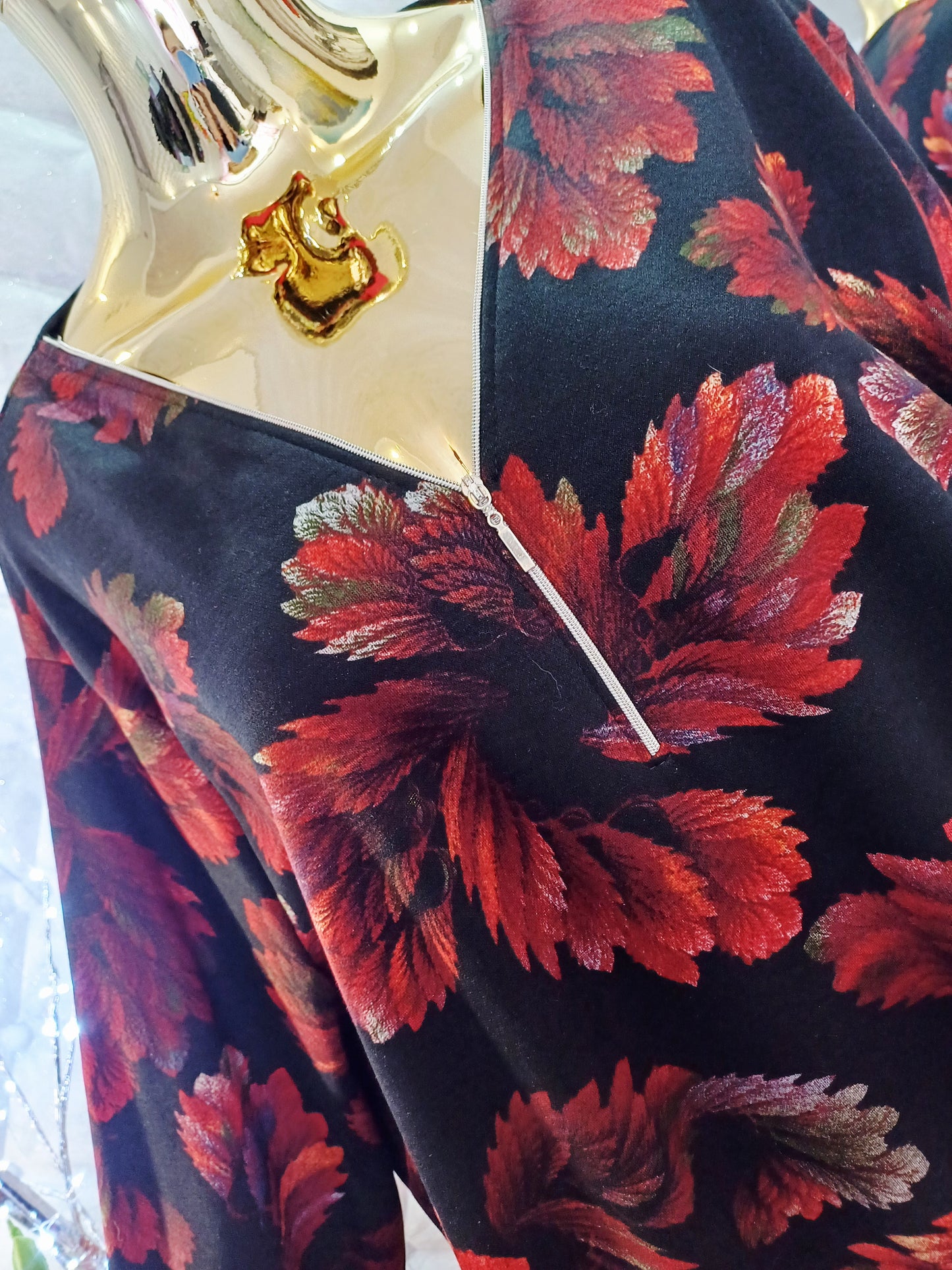 Štýlová  tunika na zips,ktorý si môžete ľubovoľne prispôsobiť 💥💥Je vyrobená z mäkkého, príjemného materiálu, ktorý vás udrží v teple počas chladnejších dní