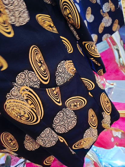 Táto tunika je skutočný top kúsok pre každú ženu, ktorá miluje kvalitu aj dizajn. Nenormálny materiál, ktorý si zamilujete hneď po oblečení, spája pohodlie a luxusný vzhľad.