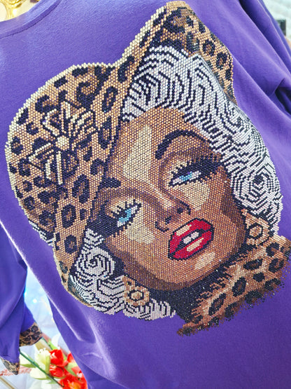 🌟 Marilyn-Monroe-Tunika mit bunten Zirkonen 🌟
 Verschönern Sie Ihren Tag mit dieser wunderschönen Tunika, die von einer Stilikone inspiriert ist –