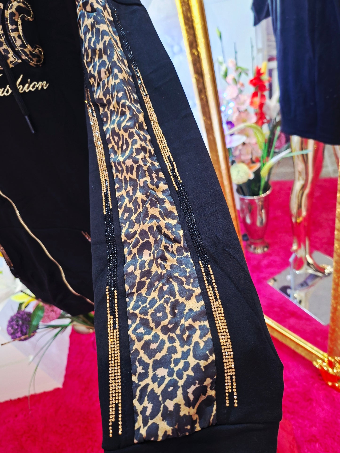 Táto luxusná Fashion mikina s kapucňou je presne ten kúsok, ktorý okamžite upúta pozornosť,😍😍💞