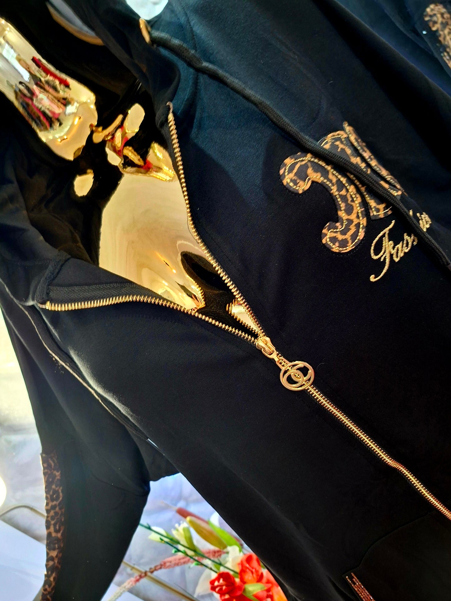 Táto luxusná Fashion mikina s kapucňou je presne ten kúsok, ktorý okamžite upúta pozornosť,😍😍💞