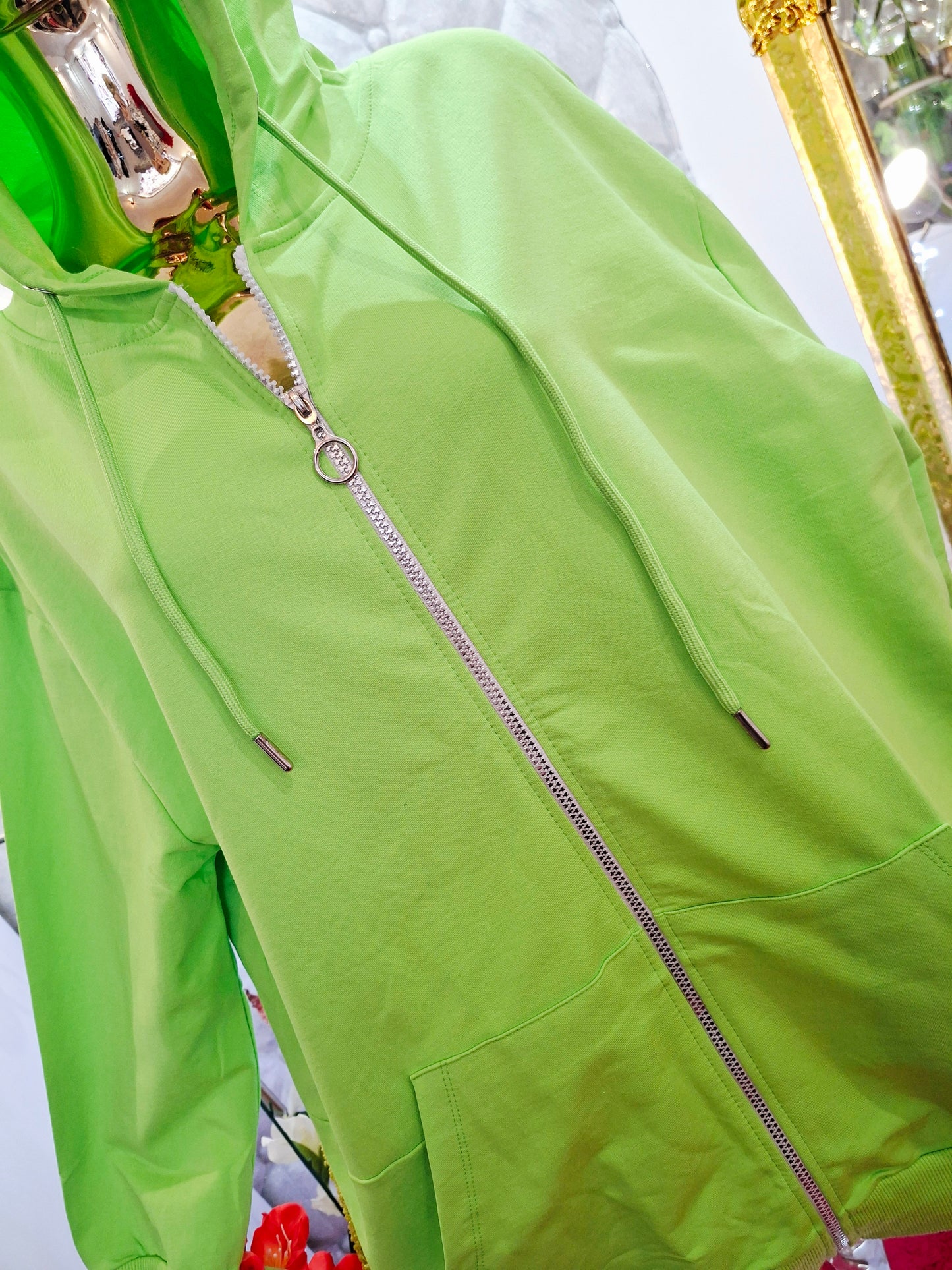 Rozžiarte svoj deň s touto krásnou neónovou bavlnenou mikinkou, ktorá spája pohodlie a štýlový vzhľad! 😍‼️🤗‼️‼️