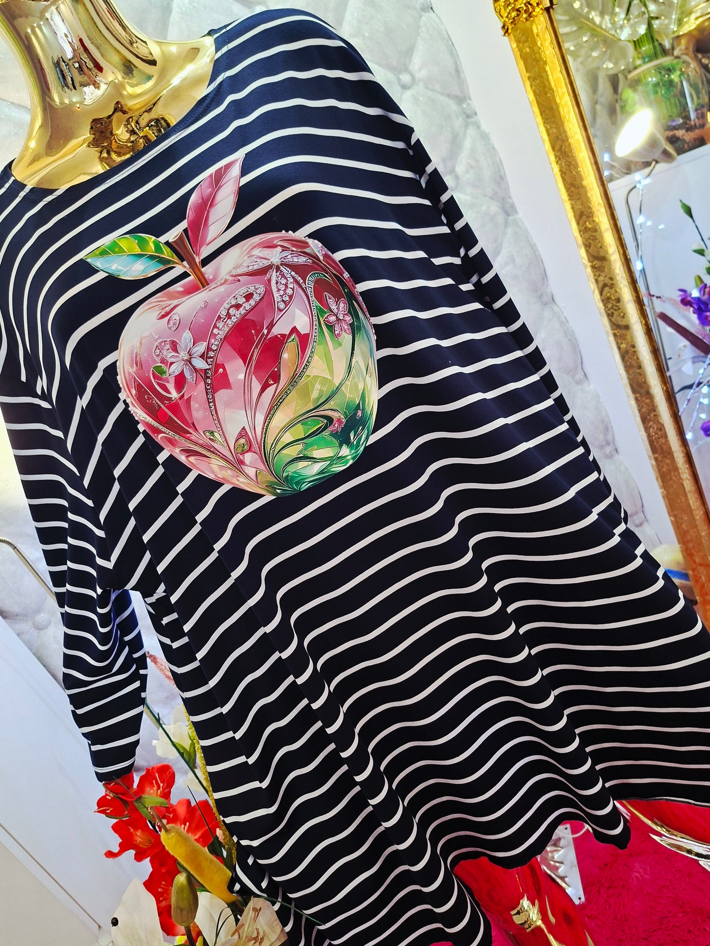 Objavte nadčasovú eleganciu s touto ,‼️‼️nadrozmernou‼️‼️‼️ pásikavou tunikou! 🌟