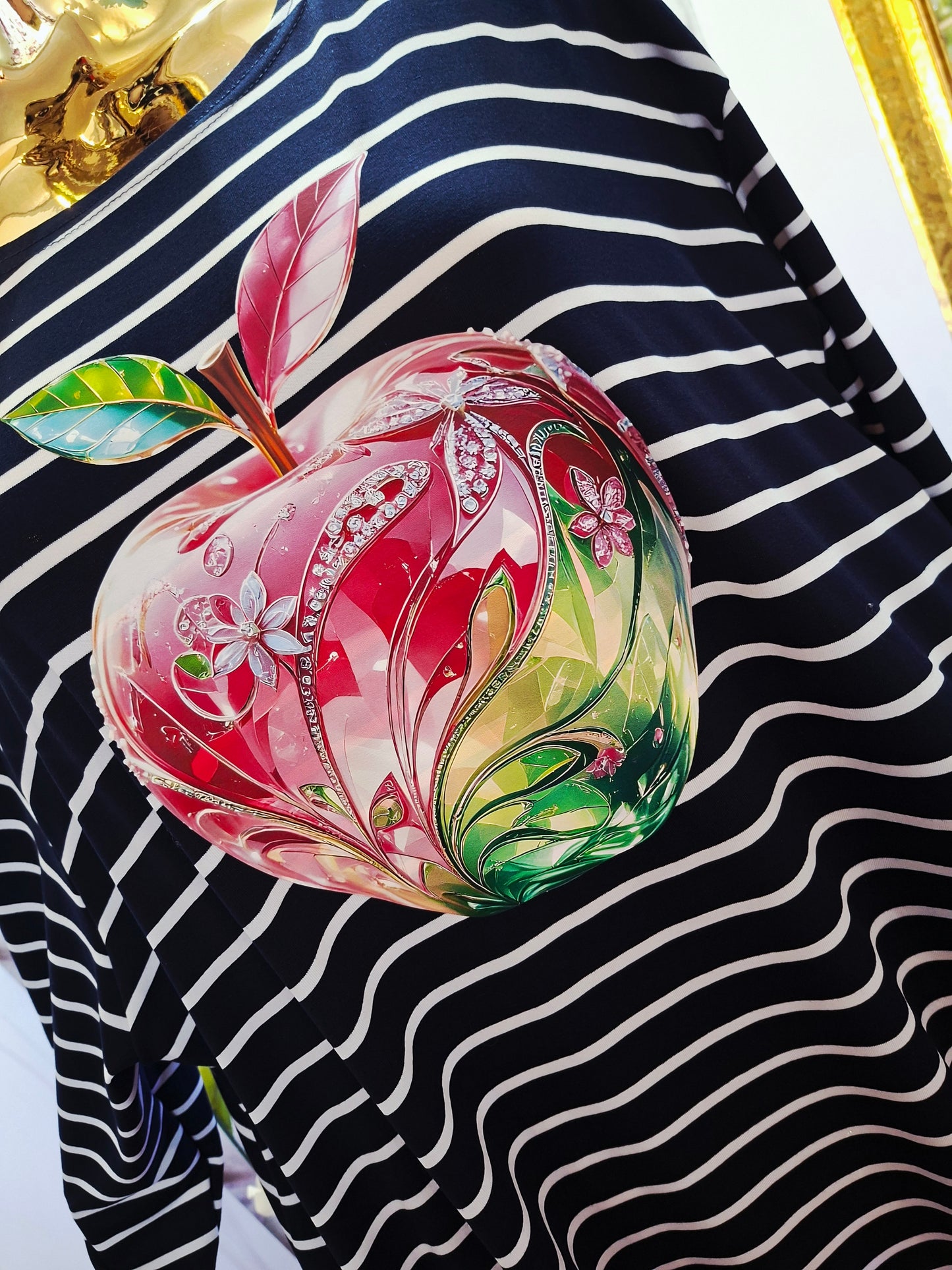 Objavte nadčasovú eleganciu s touto ,‼️‼️nadrozmernou‼️‼️‼️ pásikavou tunikou! 🌟