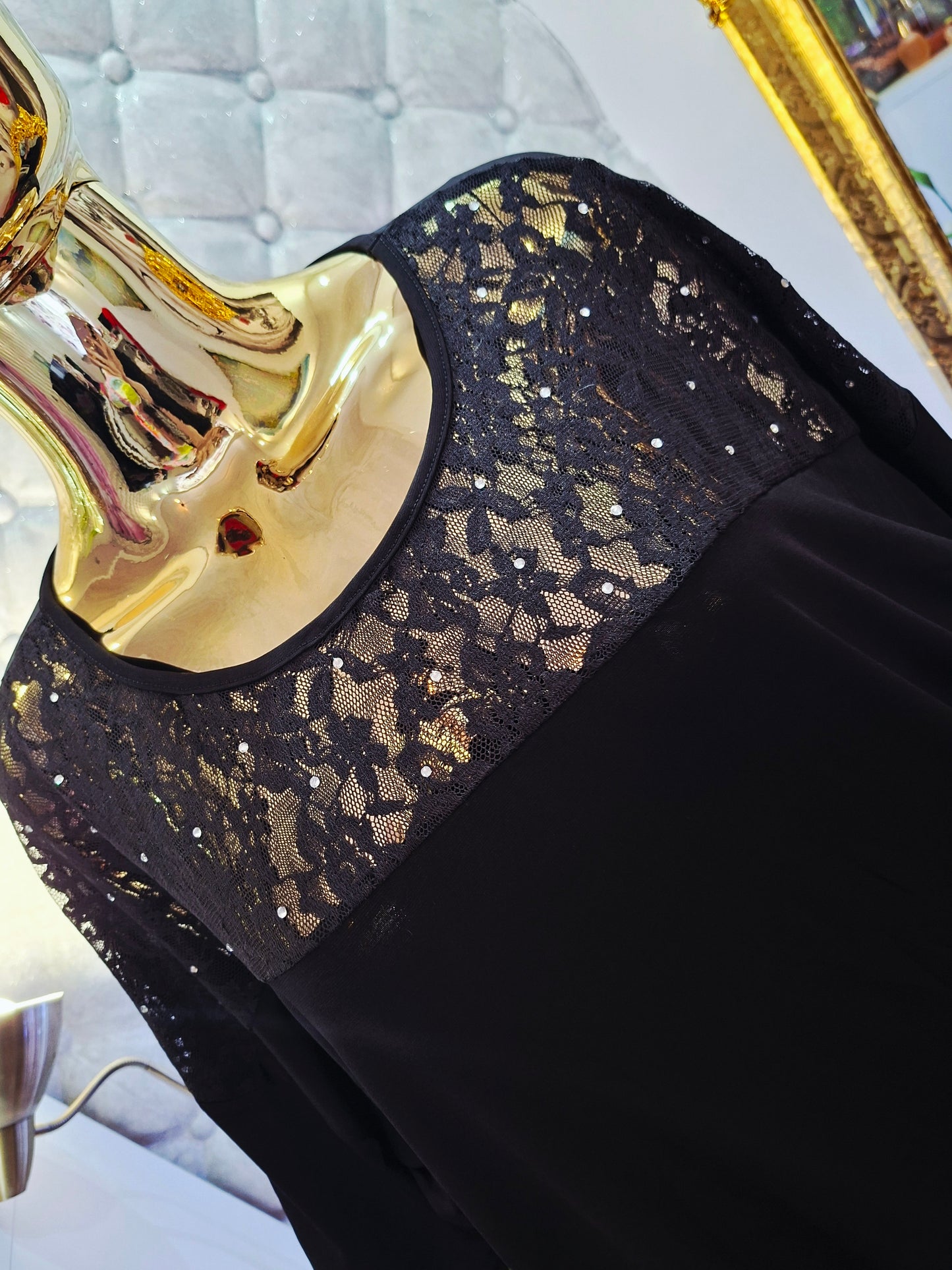 ✨ Elegantes Spitzenkleid mit Tüll und Zirkonen – türkisches Modell ✨