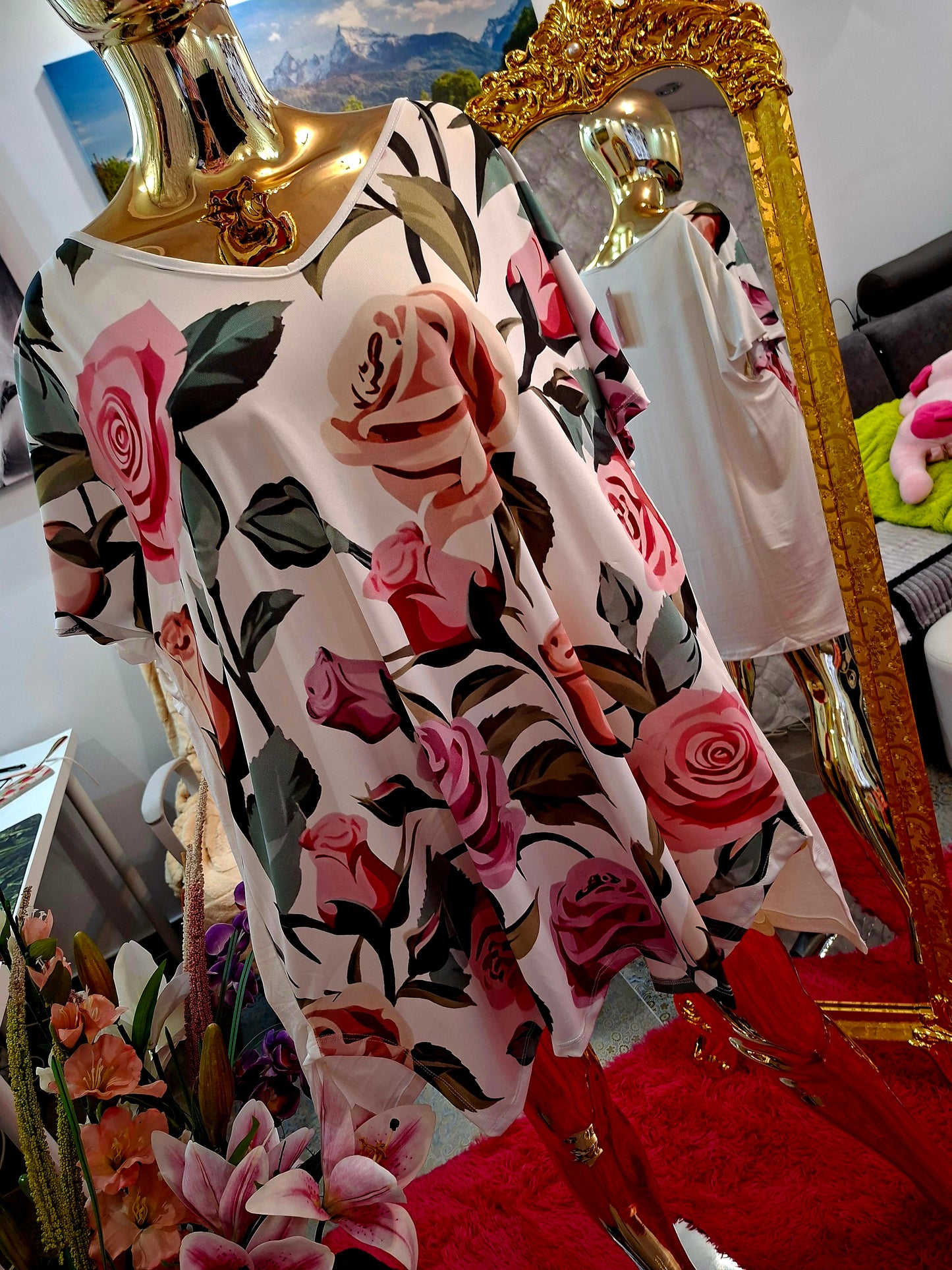 ELEGANTNÁ KVETINOVÁ NADROZMERNÁ TUNIKA
Táto krásna tunika je stvorená pre ženy, ktoré milujú jemnosť, eleganciu a pohodlie v jednom 💕