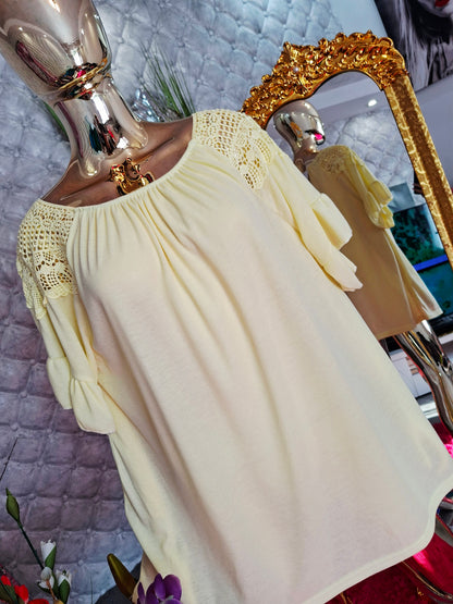 🌼💛 ROMANTICKÁ TUNIKA S ČIPKOU 💛🌼
Dámy, ak milujete nežnú eleganciu a pohodlie, táto nádherná tunika si vás získa na prvý pohľad. 💖
