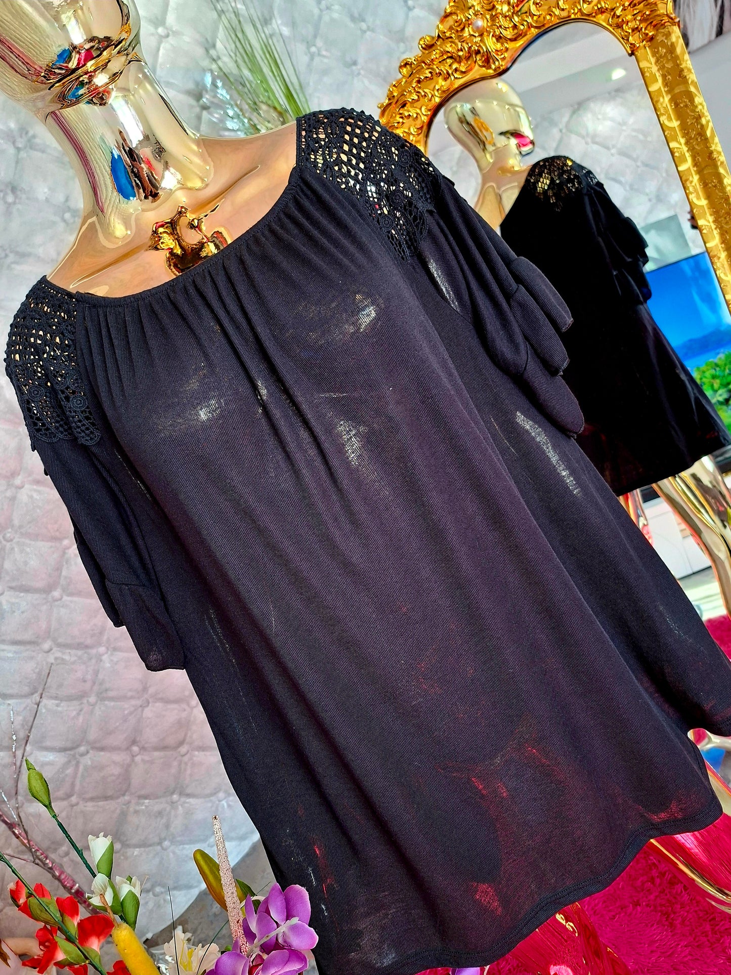 🌼💛 ROMANTICKÁ TUNIKA S ČIPKOU 💛🌼 Dámy, ak milujete nežnú eleganciu a pohodlie, táto nádherná tunika si vás získa na prvý pohľad. 💖