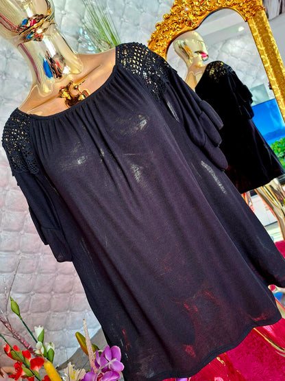 🌼💛 ROMANTICKÁ TUNIKA S ČIPKOU 💛🌼 Dámy, ak milujete nežnú eleganciu a pohodlie, táto nádherná tunika si vás získa na prvý pohľad. 💖
