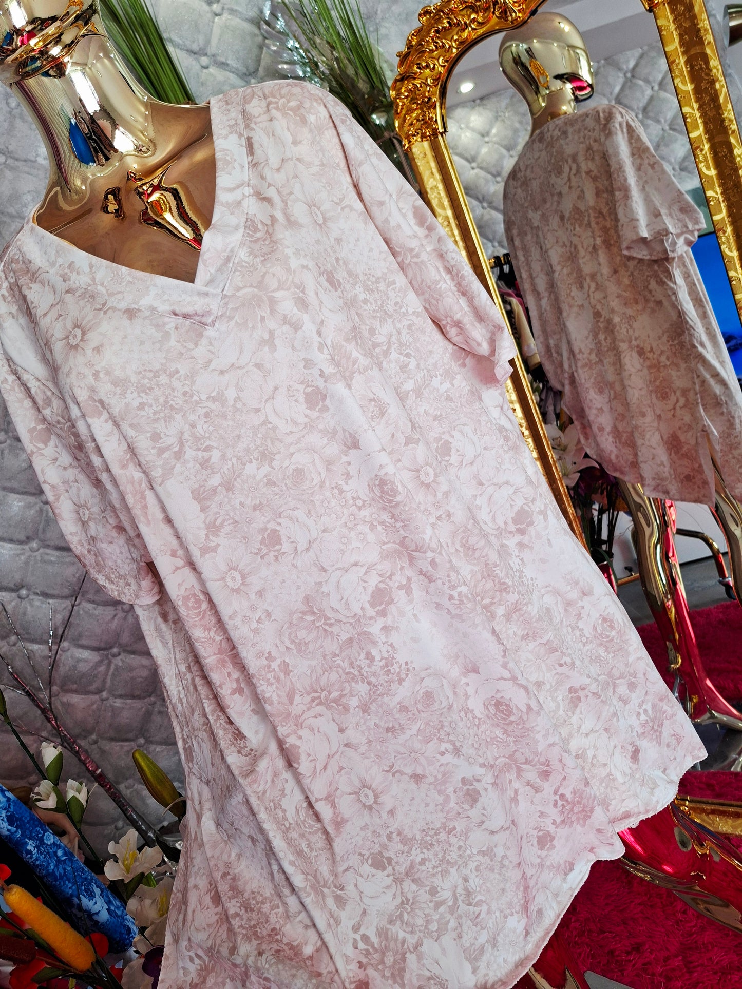 🌸 ROMANTICKÁ KVETOVANÁ TUNIKA PRE BACUĽKY 🌸
Dámy, ak milujete pohodlie, ženskosť a jemnú eleganciu,