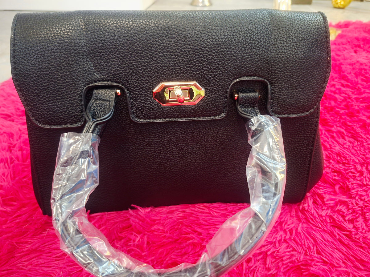 Táto kabelka je ako stvorená pre všetky ženy, ktoré milujú mať vo veciach poriadok😍👜