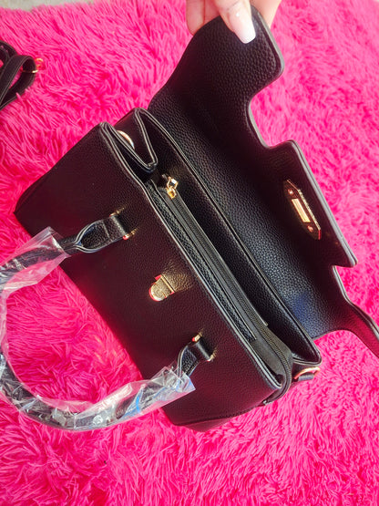 Táto kabelka je ako stvorená pre všetky ženy, ktoré milujú mať vo veciach poriadok😍👜
