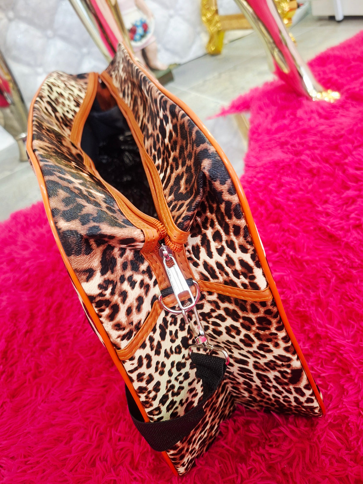 🐆✨ VEĽKÁ CESTOVNÁ TAŠKA SO ZVIERACÍM VZOROM – ŠTÝLOVÁ, PRIESTRANNÁ A PRIPRAVENÁ NA KAŽDÚ CESTU! ✨👜