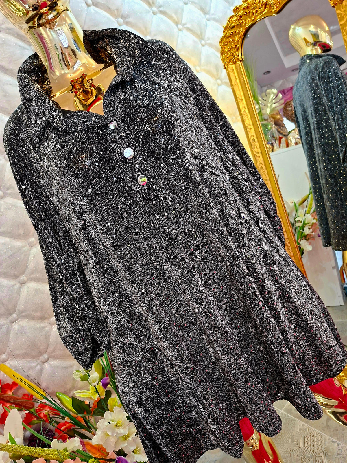 ✨🖤 ELEGANTNÁ TRBLIETAVÁ TUNIKA 🖤✨
Doprajte si eleganciu, ktorá sa nedá prehliadnuť! 😍