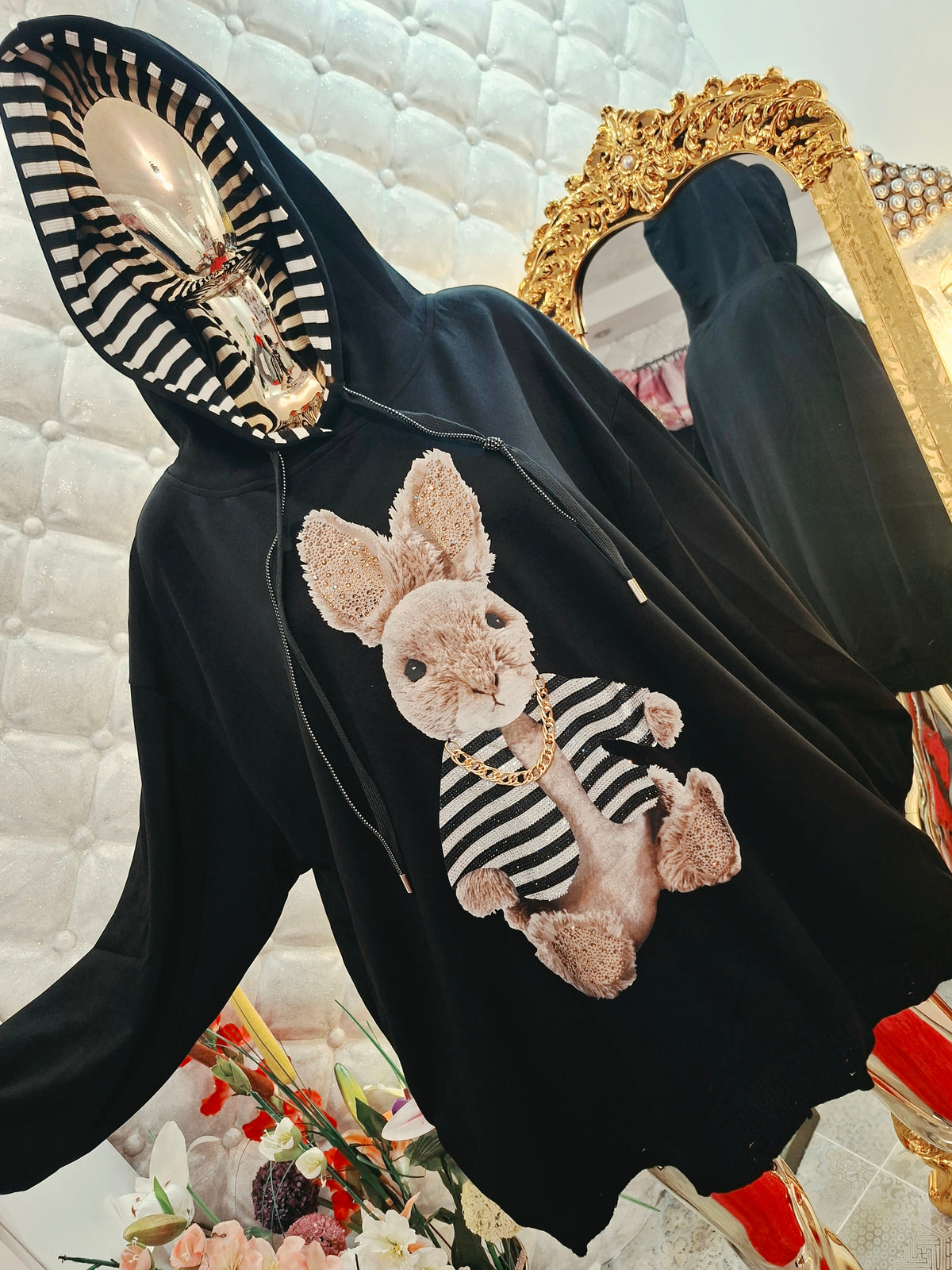 🖤🐰 EXTRAVAGANTNÁ BAVLNENÁ NADROZMEROVÁ MIKINA😍 SO ZLATÝM  ZAJKOM 🐰🖤
