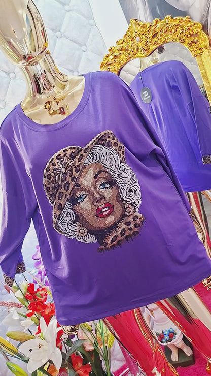 🌟 Marilyn-Monroe-Tunika mit bunten Zirkonen 🌟
 Verschönern Sie Ihren Tag mit dieser wunderschönen Tunika, die von einer Stilikone inspiriert ist –