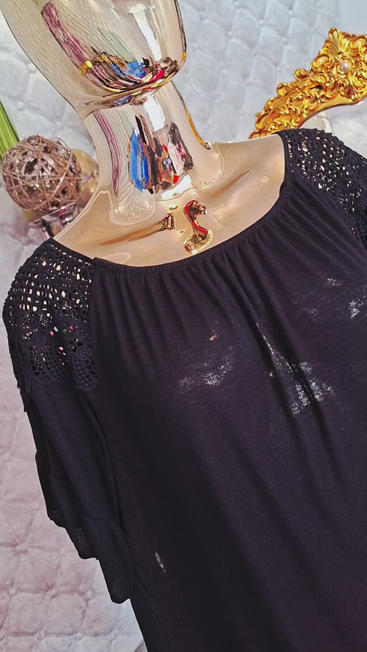 🌼💛 ROMANTICKÁ TUNIKA S ČIPKOU 💛🌼 Dámy, ak milujete nežnú eleganciu a pohodlie, táto nádherná tunika si vás získa na prvý pohľad. 💖