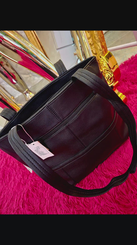 🖤✨ ELEGANTNÁ ČIERNA KABELKA – PEVNÁ, PRIESTRANNÁ A KRÁSNE DRŽÍ TVAR! ✨👜