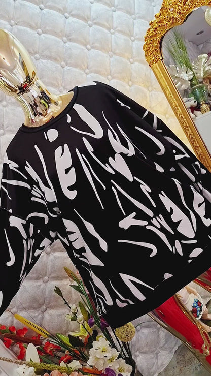 ✨🖤🤍 ELEGANTNÁ VZOROVANÁ MIKINA – HREJIVÁ KRÁSKA PRE KAŽDÝ DEŇ 🤍🖤