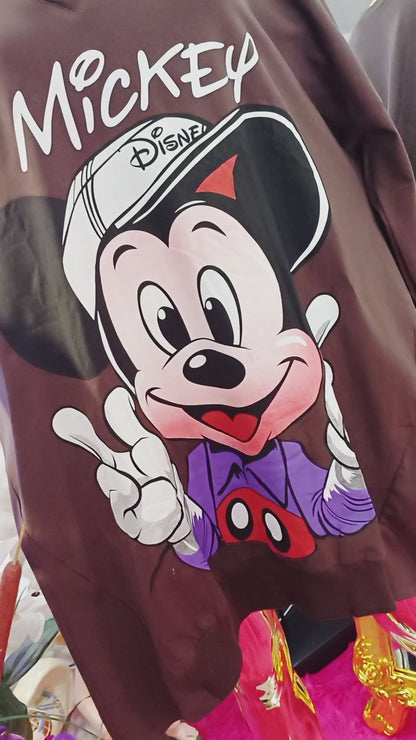 Váš obľúbený Mickey Mouse bavlneny je späť!✅️🙋‍♀️😍Perfektný kúsok pre všetkých fanúšikov Mickeyho, ktorí chcú spojiť štýl a pohodlie.