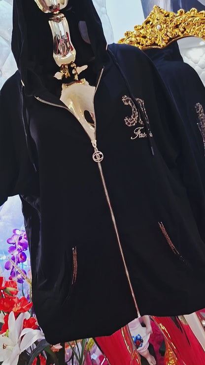 Táto luxusná Fashion mikina s kapucňou je presne ten kúsok, ktorý okamžite upúta pozornosť,😍😍💞