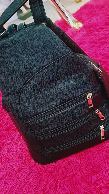 🖤✨ ELEGANTNÝ A DOKONALE PREPRACOVANÝ RUKSAK – KRÁSNY ZVONKU, PRIESTRANNÝ VO VNÚTRI! ✨🖤