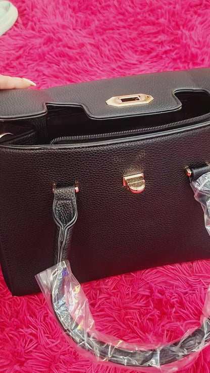 Táto kabelka je ako stvorená pre všetky ženy, ktoré milujú mať vo veciach poriadok😍👜