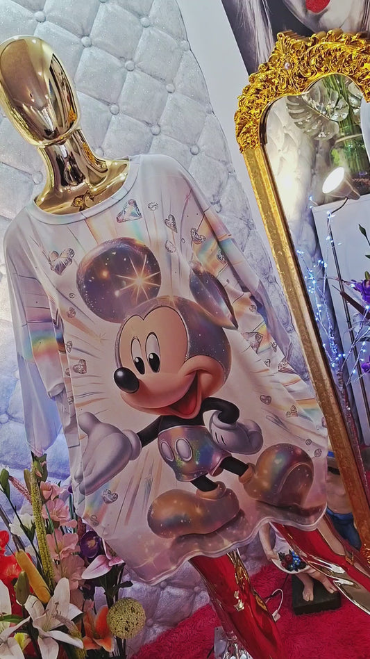 ✨ Ponorte sa do sveta pohodlia a štýlu s touto dlhú, nadčasovou tunikou! Vyrobená z bavlny, ktorá sa na dotyk doslova rozplýva – jemná, hebká a úplne rozprávková. 🌸