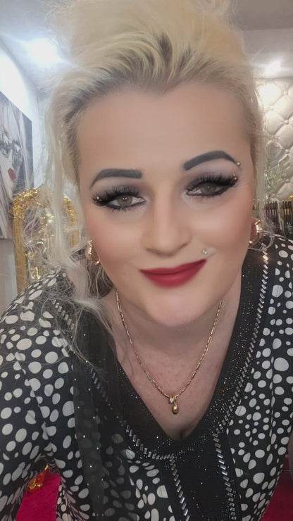 🌟 Elegantná bodkovaná tunika, ktorá žiari detailmi.