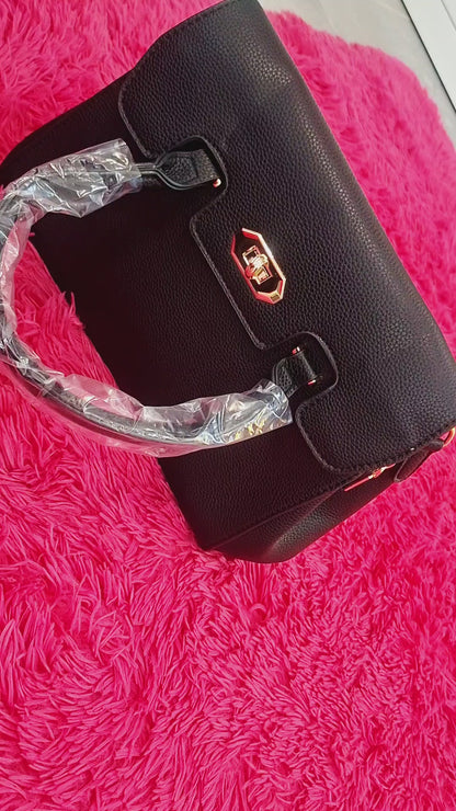 Táto kabelka je ako stvorená pre všetky ženy, ktoré milujú mať vo veciach poriadok😍👜