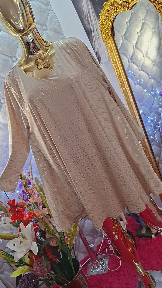 🌟 Ein elegantes Kleidungsstück für jeden Anlass 💞 Der A-Linien-Schnitt fällt wunderschön und kaschiert sowohl Bauch als auch Hüften.