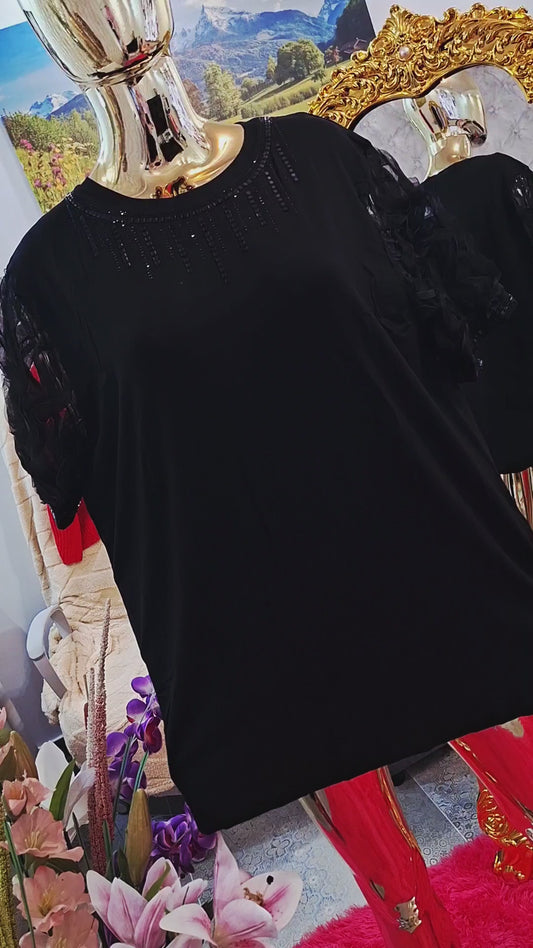 LUXUSNÁ ELEGANTNÁ TUNIKA S TYLOVÝMI RUKÁVMI A ZIRKÓNMI
Táto nádherná tunika je presne ten kúsok, v ktorom sa budete cítiť ako dáma 💎