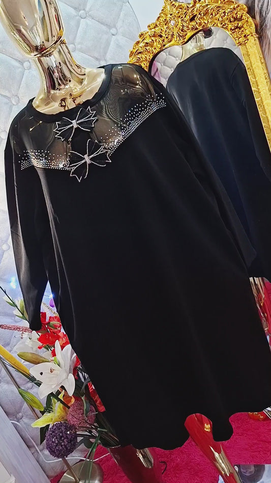 💎 Bavlnené šaty s luxusnými detailmi. Praktické vrecká, tylový dekolt a ozirkonované mašličky po prednej časti –