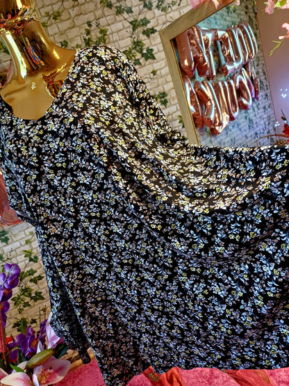 Nechajte sa rozmaznávať jemnými strihmi, kvalitnými materiálmi a vzormi, ktoré vyzdvihnú vašu jedinečnosť. 💞💞💞👌Nadrozmerná elastická tunika do Áčka 👉🌻🥀