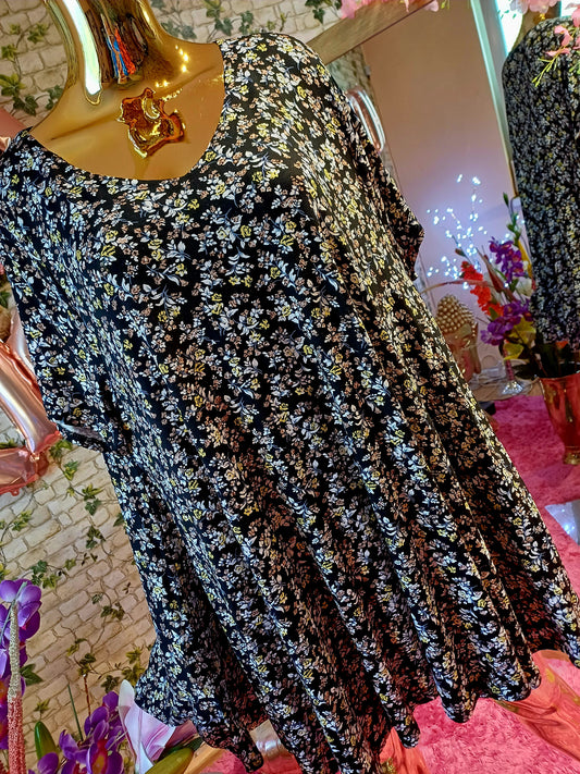 Nechajte sa rozmaznávať jemnými strihmi, kvalitnými materiálmi a vzormi, ktoré vyzdvihnú vašu jedinečnosť. 💞💞💞👌Nadrozmerná elastická tunika do Áčka 👉🌻🥀